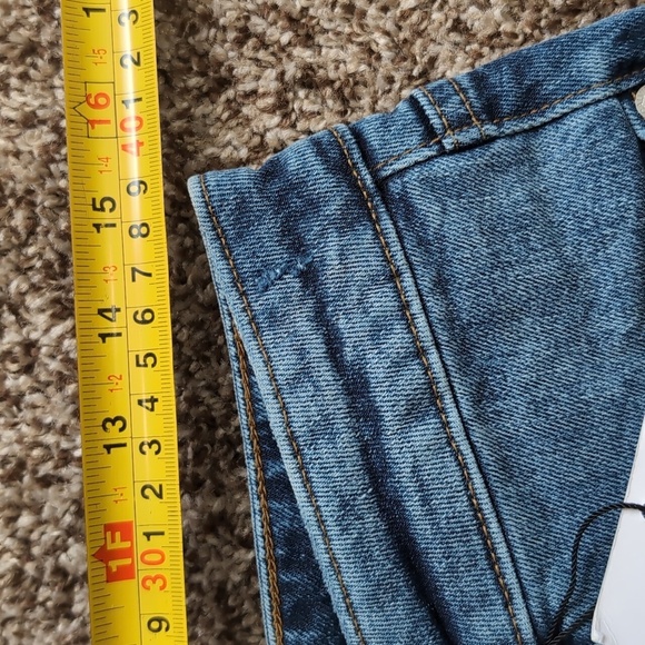 Calvin Klein Jean Shorts Mid Rise City Short Women's Size 30 NEW - Picture 3 of 8